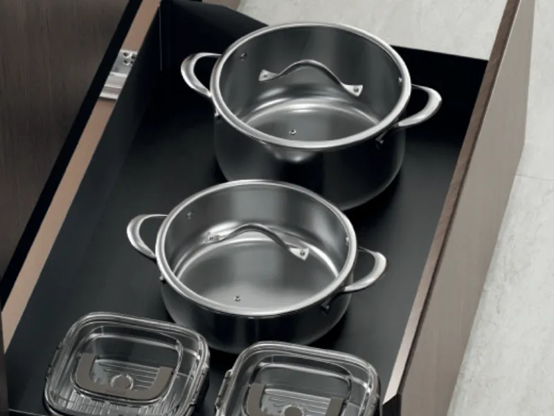 Cesta extraíble para ollas en un mueble de cocina, Ducasse Línea Mobile