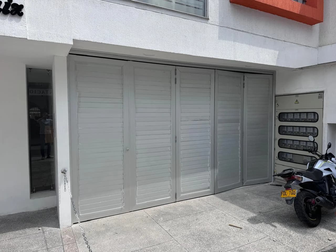 Puertas y ventanas en aluminio — trabajo terminado