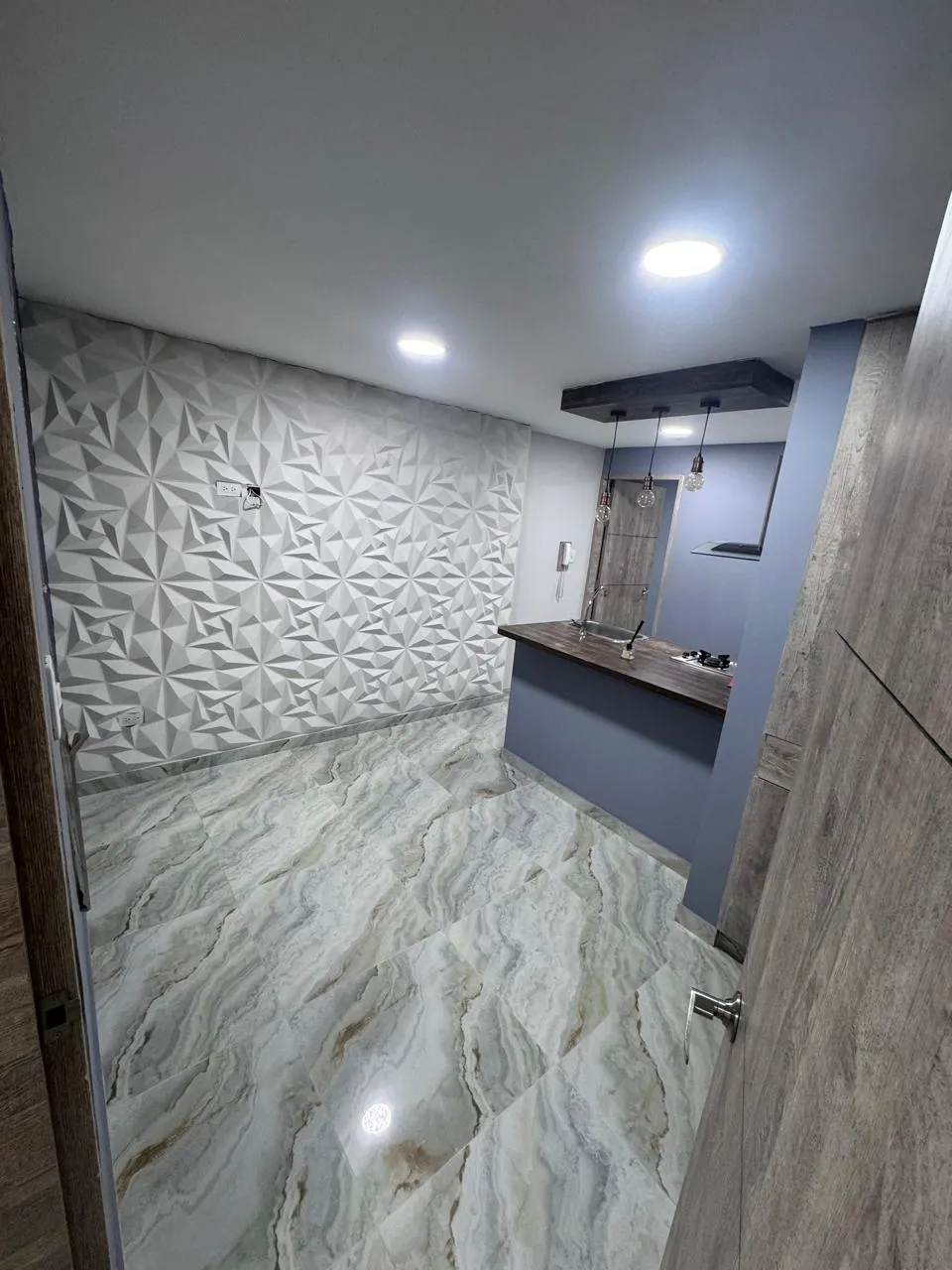 Revestimientos decorativos en WPC — trabajo terminado