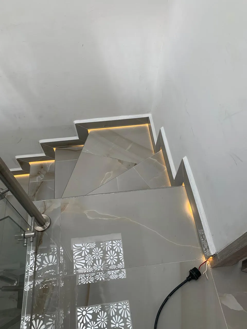 Divisiones de baño en vidrio templado — trabajo terminado
